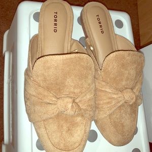 Torrid 8.5 8 1/2 tan suede mules 🔥
